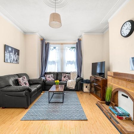 Homely 4-Bedroom Home With 2 Baths & Free Parking London Ngoại thất bức ảnh