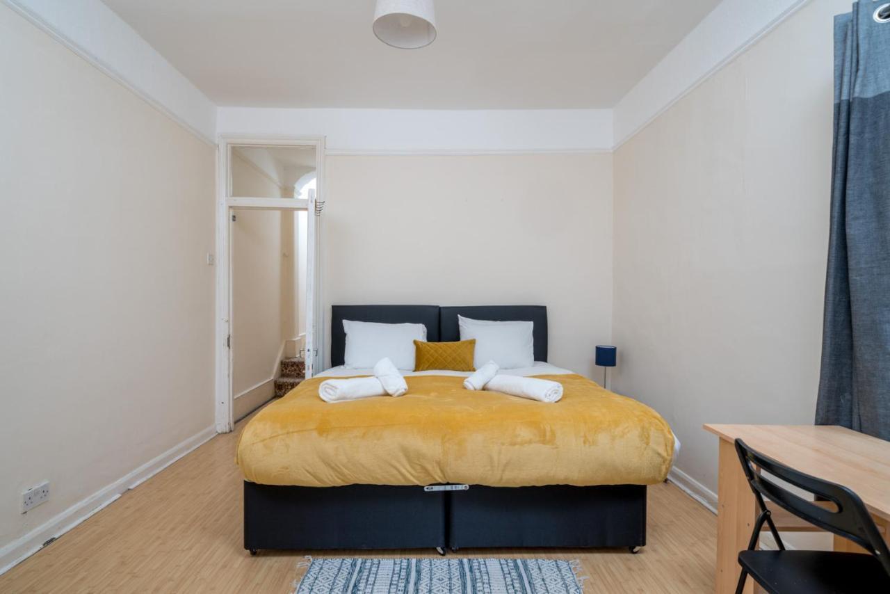 Homely 4-Bedroom Home With 2 Baths & Free Parking London Ngoại thất bức ảnh