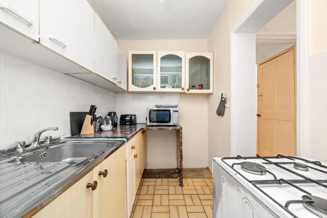 Homely 4-Bedroom Home With 2 Baths & Free Parking London Ngoại thất bức ảnh