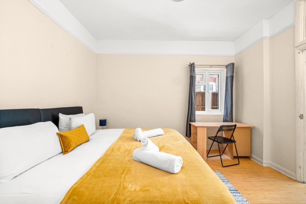 Homely 4-Bedroom Home With 2 Baths & Free Parking London Ngoại thất bức ảnh