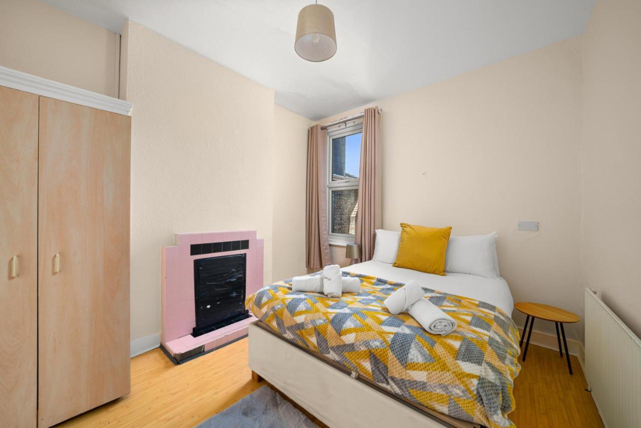 Homely 4-Bedroom Home With 2 Baths & Free Parking London Ngoại thất bức ảnh