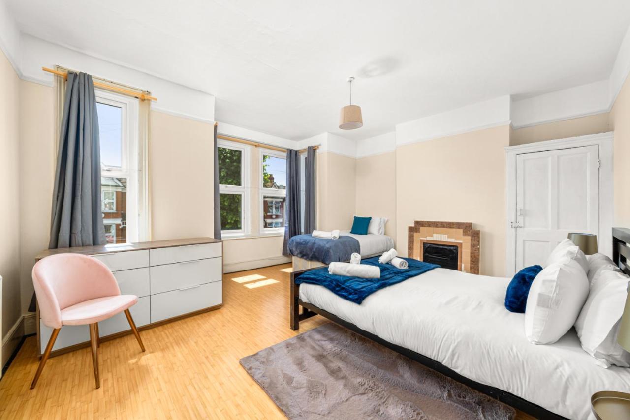 Homely 4-Bedroom Home With 2 Baths & Free Parking London Ngoại thất bức ảnh